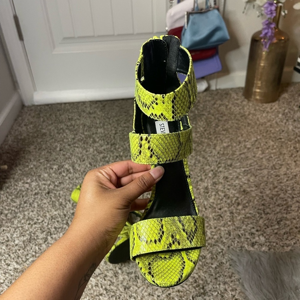 Steve Madden Mira Highlighter Green Snake Print Strappy Heels - Picture 6 of 10